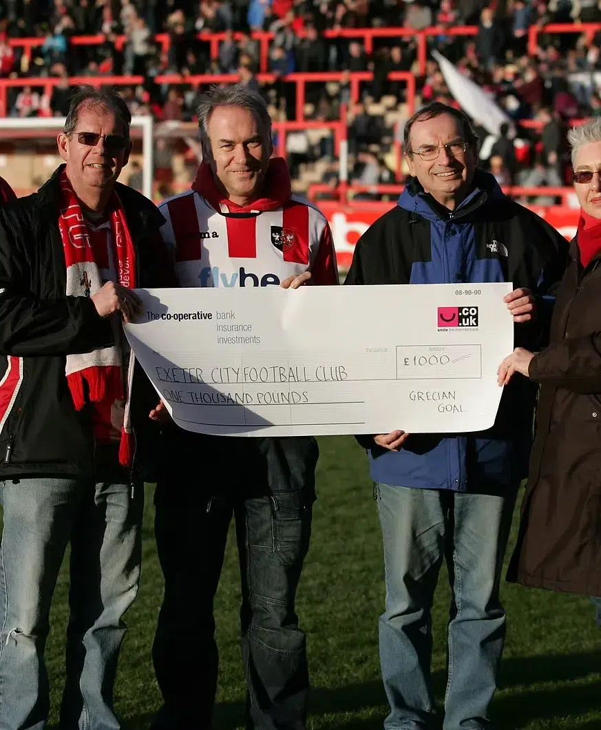 presenting-1000-cheque-to-ecfc